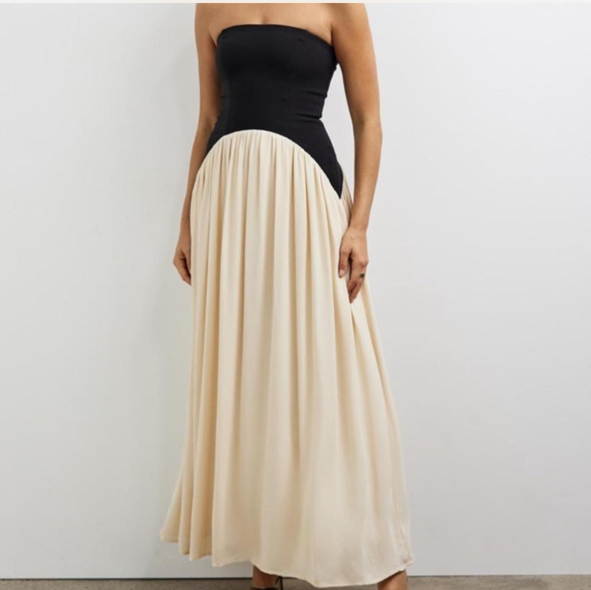 Minima Esenciales- Karis Drop Waist Maxi Dress- Black/Cream- Size 16
